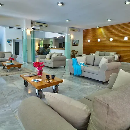 Paxos Club & Rezort 4*