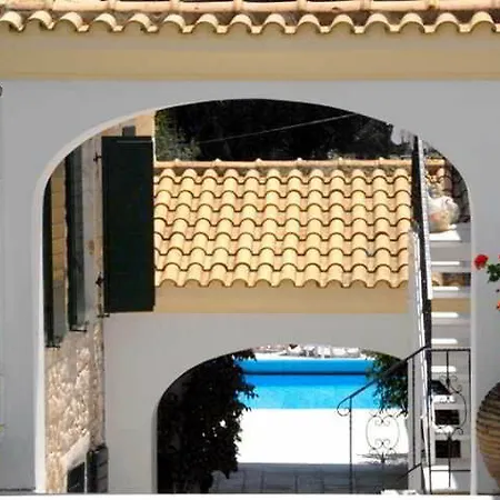 Paxos Club & 4*