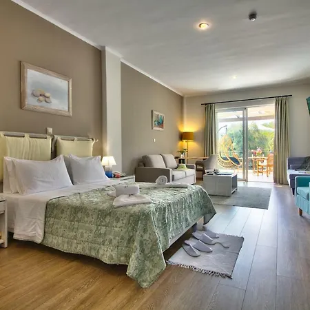 Paxos Club & 4*