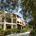 Θέρετρο Paxos Club &