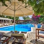 Θέρετρο Paxos Club & 4*