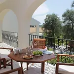 Θέρετρο Paxos Club & 4*