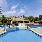 Θέρετρο Paxos Club &