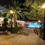 Θέρετρο Paxos Club & 4*