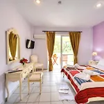 Θέρετρο Paxos Club &