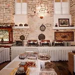 Θέρετρο Paxos Club &