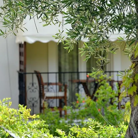 Resort Paxos Club & 4*