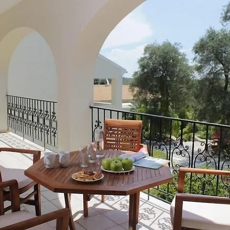 Resort Paxos Club & 4*