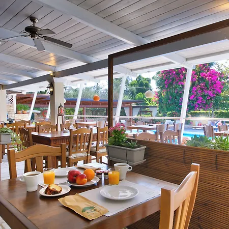 Resort Paxos Club & 4*