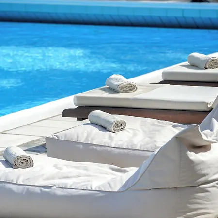Resort Paxos Club & 4*