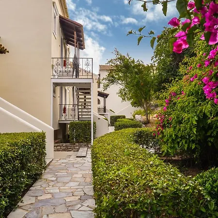 Resort Paxos Club & 4*
