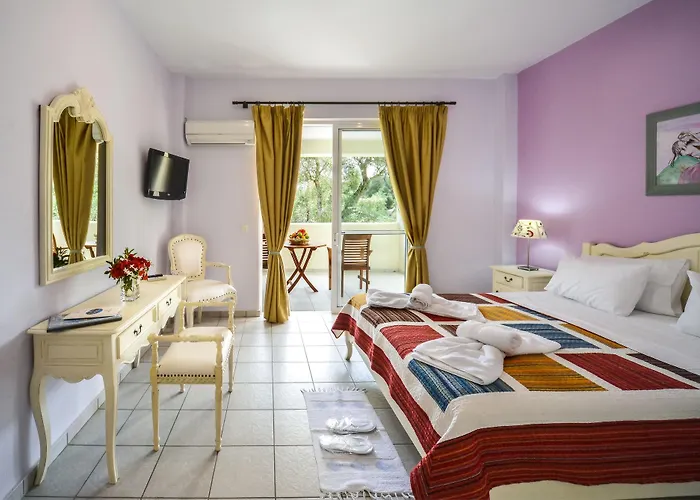 منتجع Paxos Club & جايوس