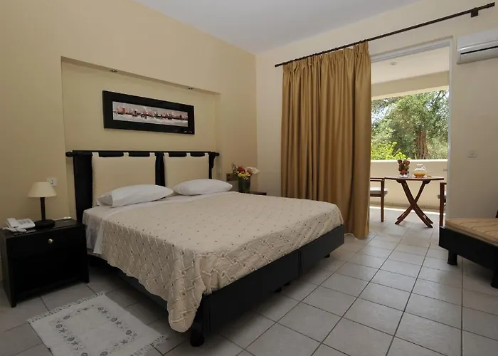 Paxos Club & منتجع 4*