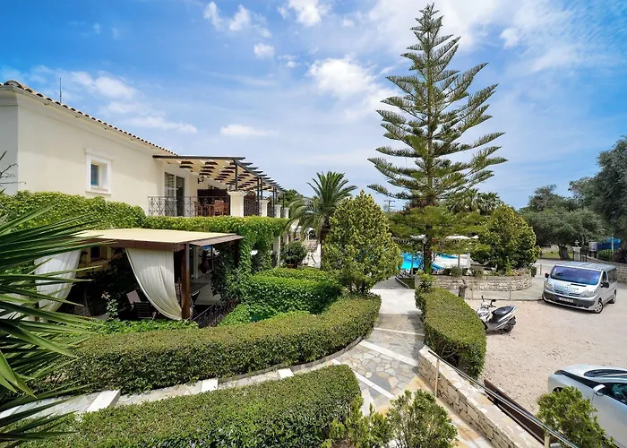 Курортный комплекс Paxos Club & 4*