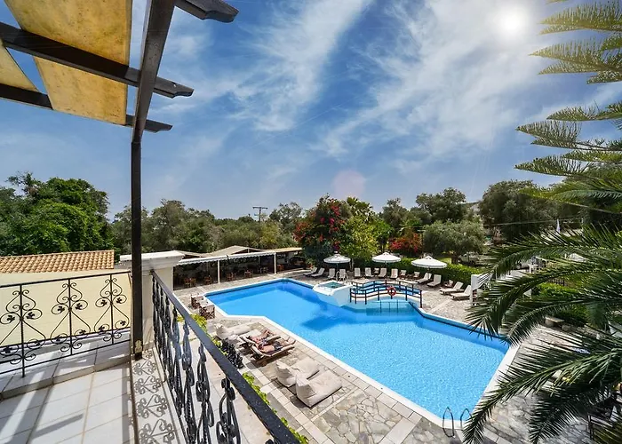 منتجع Paxos Club &