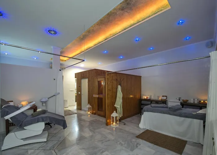 Paxos Club & 4* جايوس