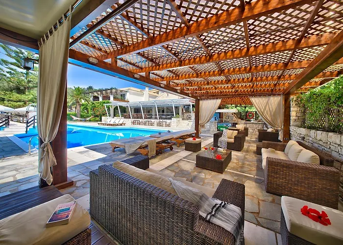 Paxos Club & منتجع 4*
