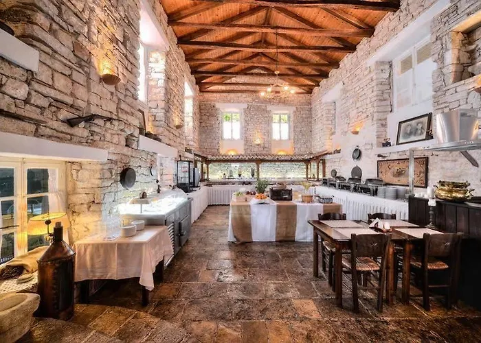Paxos Club & 4* Гайос